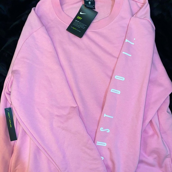 Nike Sweaters - Brand new Nike Pink dri-fit/loose fit sweater